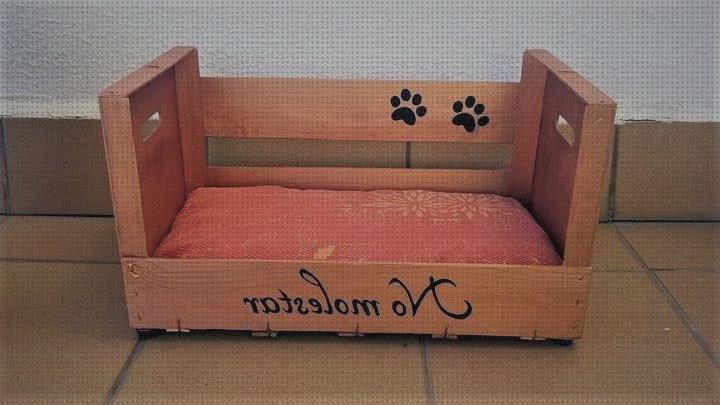 Review de cama para mascotas hecho con cajas de madera
